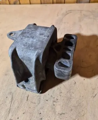 Volkswagen Bora Engine mount bracket 1J0199555