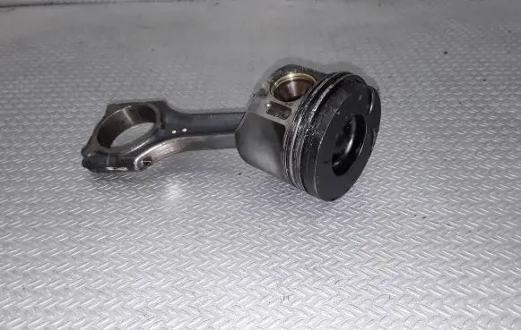Mercedes-Benz Sprinter W906 Piston with connecting rod