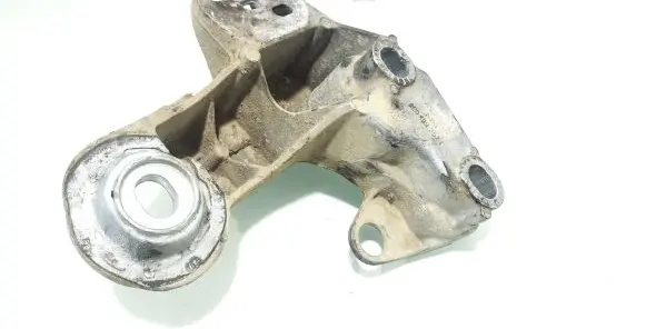 Audi A4 S4 B6 8E 8H Engine mounting bracket 8E0199352F