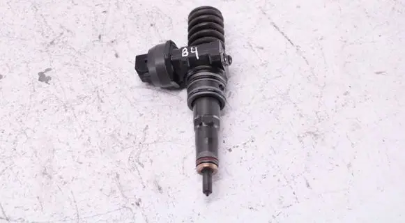 Volkswagen Caddy Fuel injector 038130073BN 0414720313