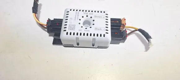 Volkswagen Touran III Aerial antenna amplifier 5Q0035570