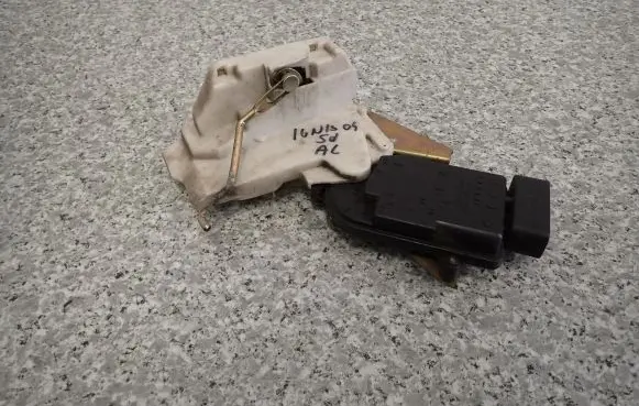 Suzuki Ignis Engine bonnet/hood lock/catch