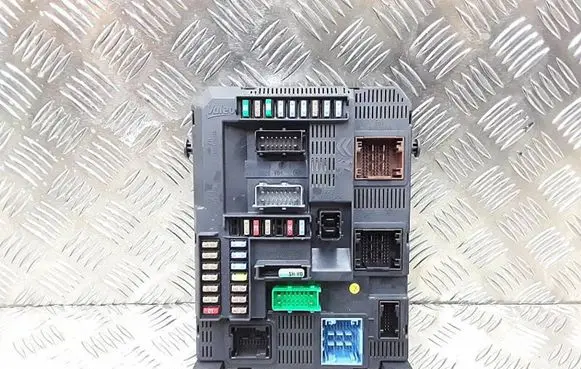 Peugeot 208 Fuse box set 9678355980