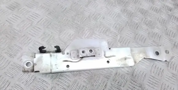 Volvo S90, V90 Fender mounting bracket