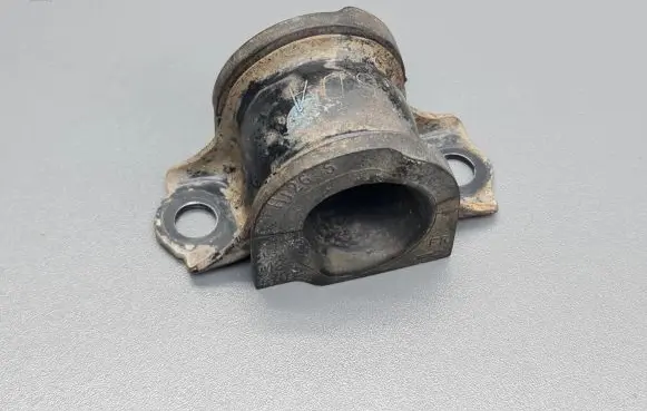 Honda Accord Sway bar bush bracket, front 