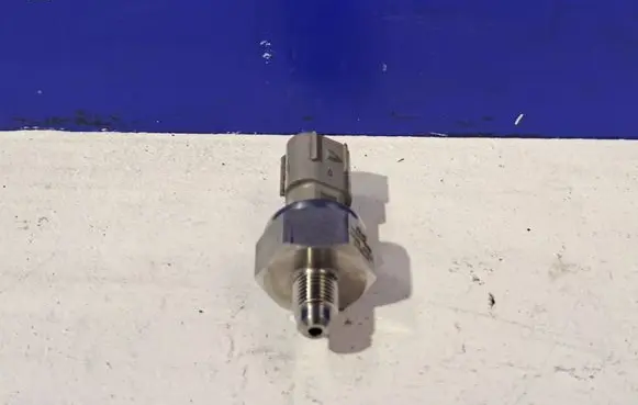 Volvo XC90 Fuel pressure sensor 31303497