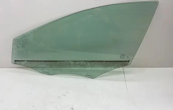 Volvo V40 Front door window glass four-door E000292
