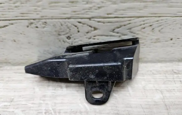 BMW i3 Front bumper mounting bracket 7306347