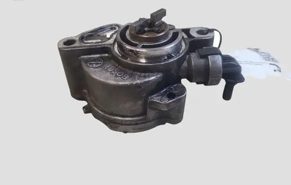 Peugeot 308 Vacuum pump D1562C1