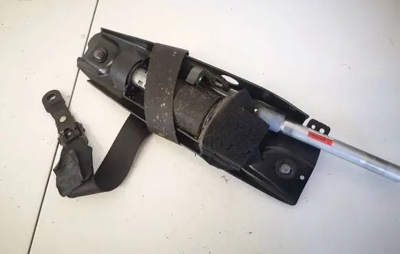 Volvo V70 Front seatbelt 39865061