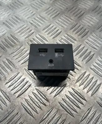 Audi A6 S6 C7 4G AUX in-socket connector 4G0035736