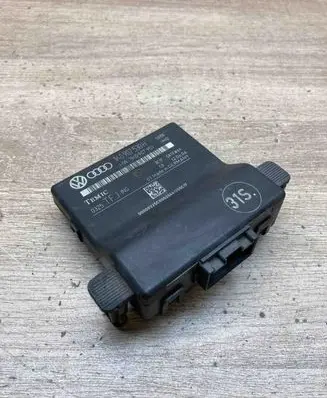 Volkswagen Golf V Gateway control module 1K0907530H 1K0907951