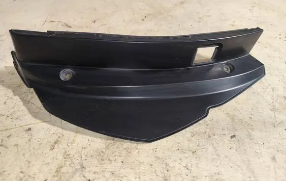Subaru Legacy Rear/tail light trim molding 946050