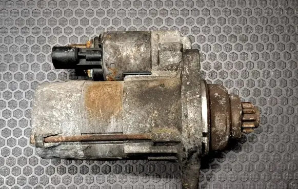 Volkswagen PASSAT B6 Starter motor AG02Z911023H