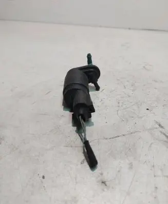 Mercedes-Benz A W169 Windscreen/windshield washer pump 2108691021
