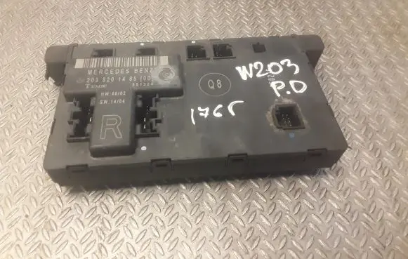 Mercedes-Benz C W203 Door control unit/module 2038201485 A2038201485