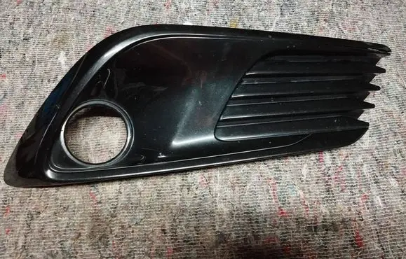 Toyota Auris E180 Front bumper lower grill 8148102580 8148102600