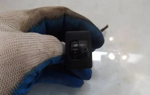 Toyota Yaris Headlight level height control switch 841520D030