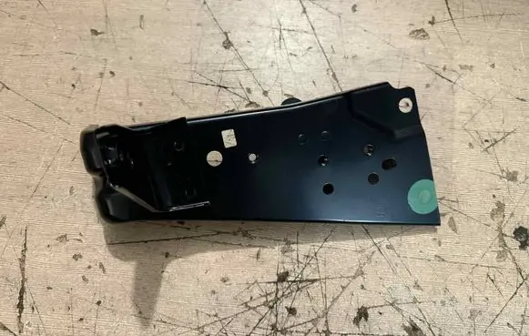 Mazda 2 Fender mounting bracket D0ZH-52-1R0A