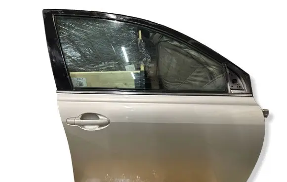Toyota Avensis T250 Front door 
