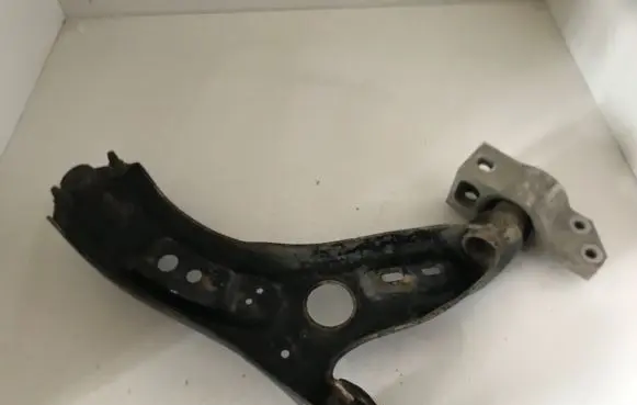 Volkswagen PASSAT CC Front lower control arm/wishbone 5N0407151