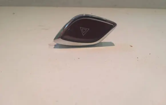 Citroen DS3 Hazard light switch 96669617 3385.3101-02