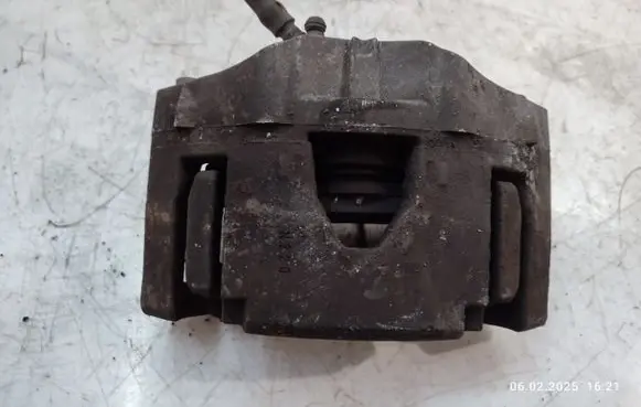Volvo XC90 Front brake caliper