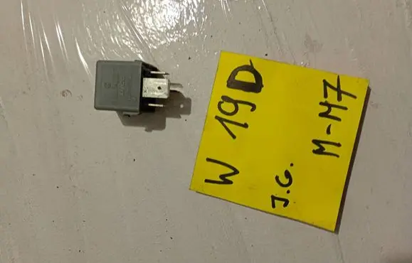 Mercedes-Benz C AMG W203 Other relay V23134J52X361 A0025422619