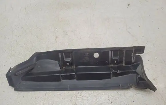 Audi TT Mk1 Front arch trim 8N0821111A