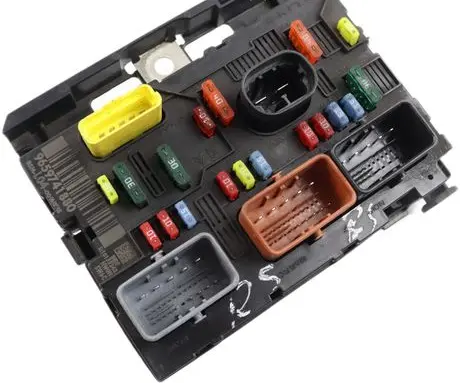 Peugeot 307 Fuse module 9659741880 S10155243