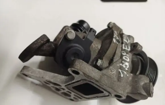 Opel Astra K Water pump 55490715
