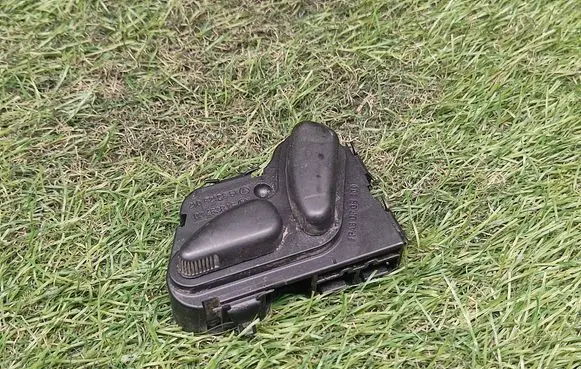 Mercedes-Benz E W210 Seat control switch 2108213851 03463815