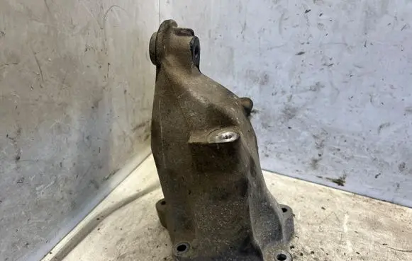 Mercedes-Benz C W204 Engine mounting bracket A6512233404