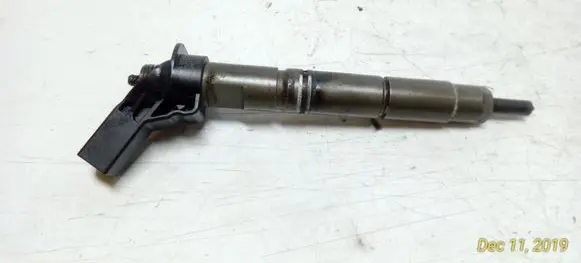 Mercedes-Benz C W203 Fuel injector 0445115017 A6420700487