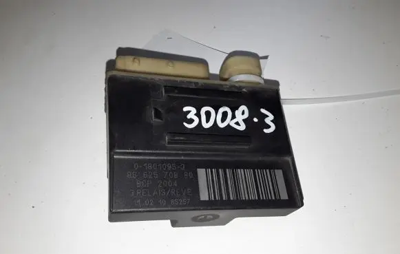 Peugeot 3008 I Glow plug pre-heat relay 9662570880