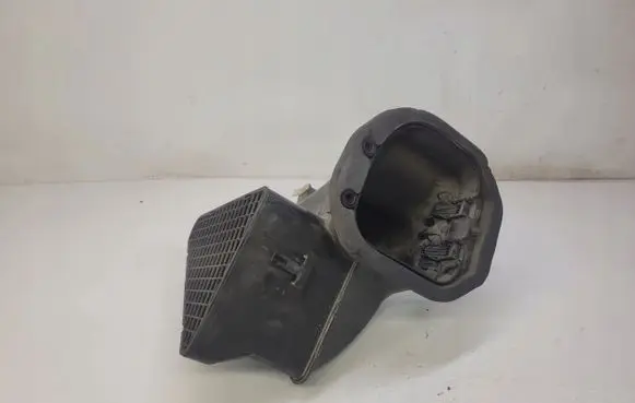 Audi Q7 4L Air filter box cover 7L0819049