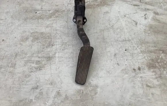 Chrysler Town & Country V Accelerator throttle pedal 05281418ac