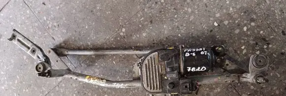 Volkswagen PASSAT B6 Front wiper linkage and motor 3C1955023G