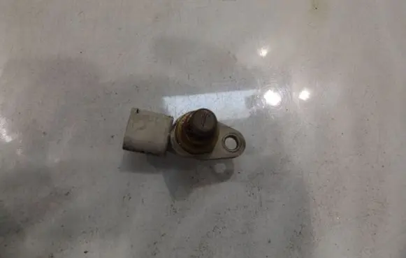 Volkswagen Touran I Camshaft position sensor 030907601D