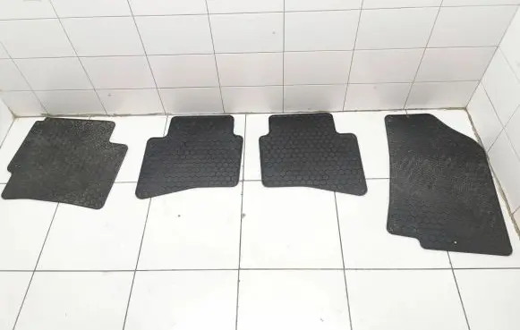KIA Rio Car floor mat set 1W131ADE00 1W131ADE10