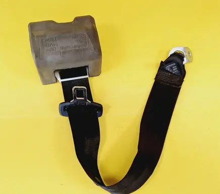 Rear seatbelt