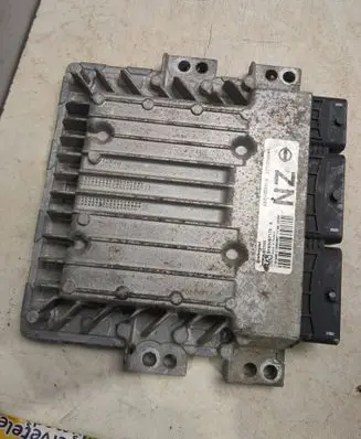 Nissan Qashqai Engine control unit/module 23710BB31A 237101449R S180067173A