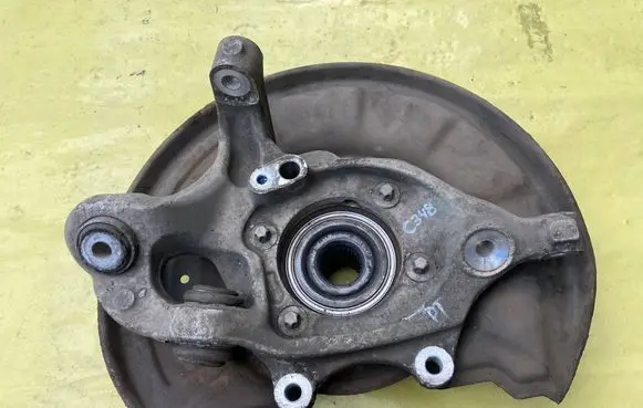 Mercedes-Benz C AMG W204 Rear wheel hub A2043500441