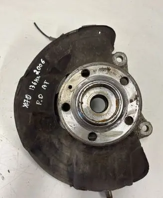 Volvo XC70 Front wheel hub 9461944
