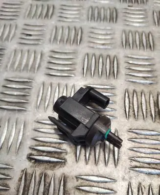 BMW 4 F32 F33 Turbo solenoid valve 8570591 70478502 17T114