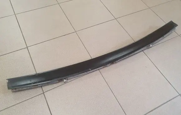 Rear bumper trim bar molding