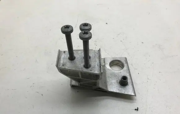 Mercedes-Benz C W205 Radiator mount bracket A2055010022 8839091 770010502H
