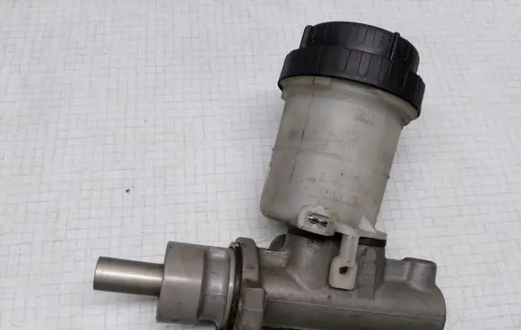 Mitsubishi Carisma Master brake cylinder L481373 310052