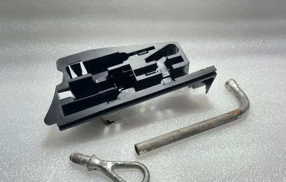 Audi A6 S6 C6 4F Tool box 4F5012111A