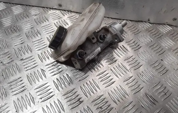 Master brake cylinder